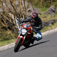 2011-Ducati-Monster-1100-EVO_ORAZ3992